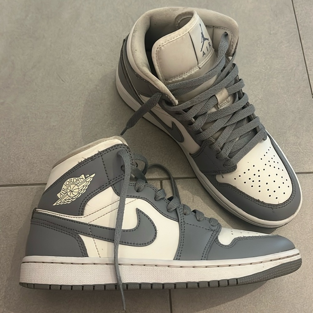 Wmns Used Air Jordan 1 Mid ‘Stealth’